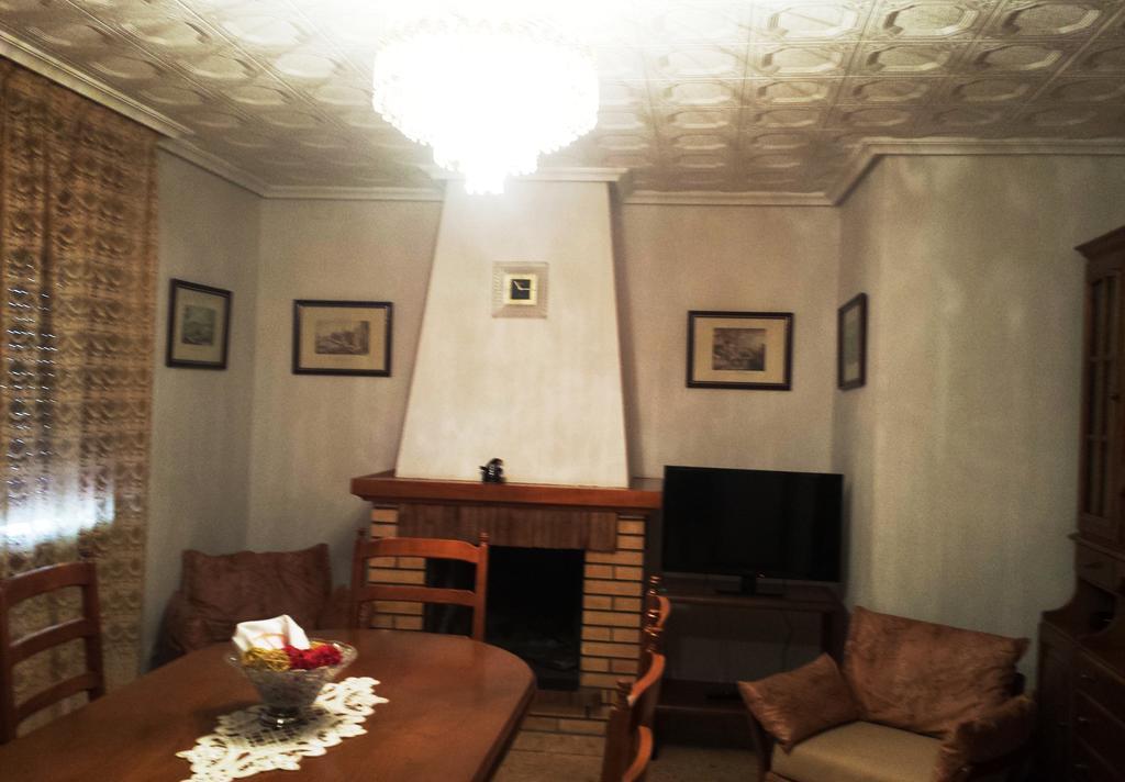 Hostal Rural Casa Castro Alberuela de la Liena الغرفة الصورة