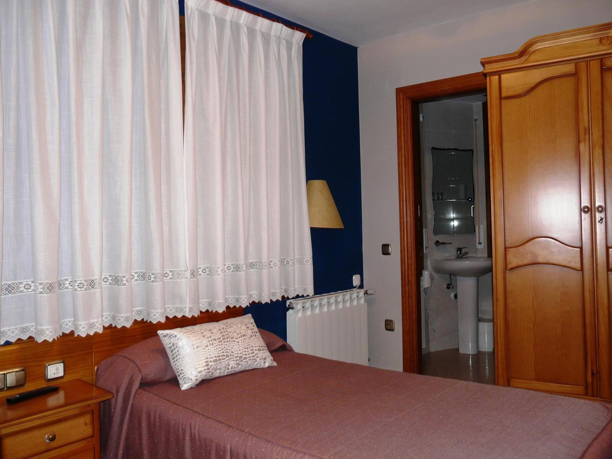 Hostal Rural Casa Castro Alberuela de la Liena الغرفة الصورة