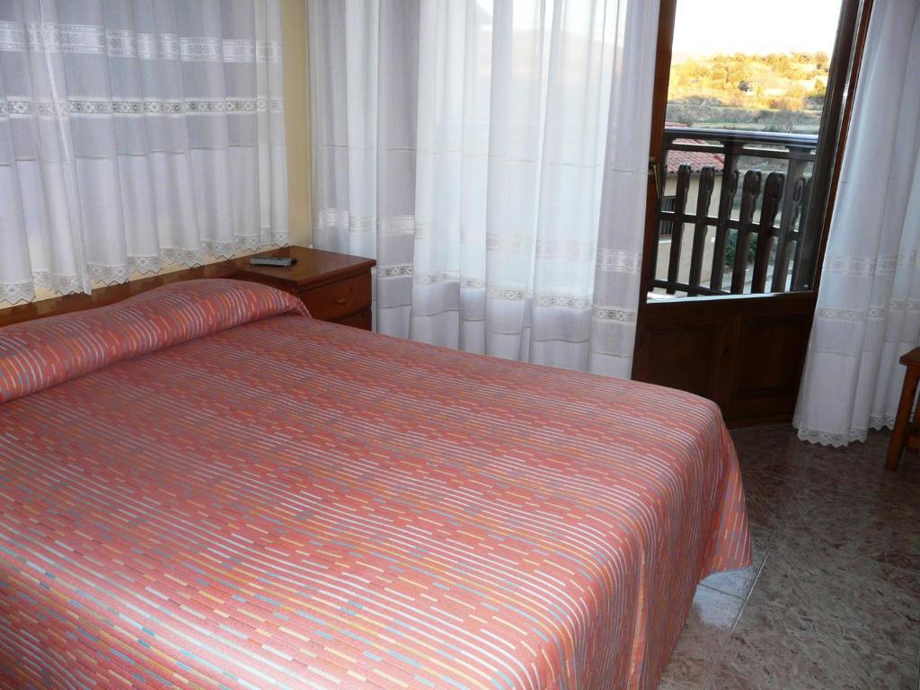 Hostal Rural Casa Castro Alberuela de la Liena الغرفة الصورة
